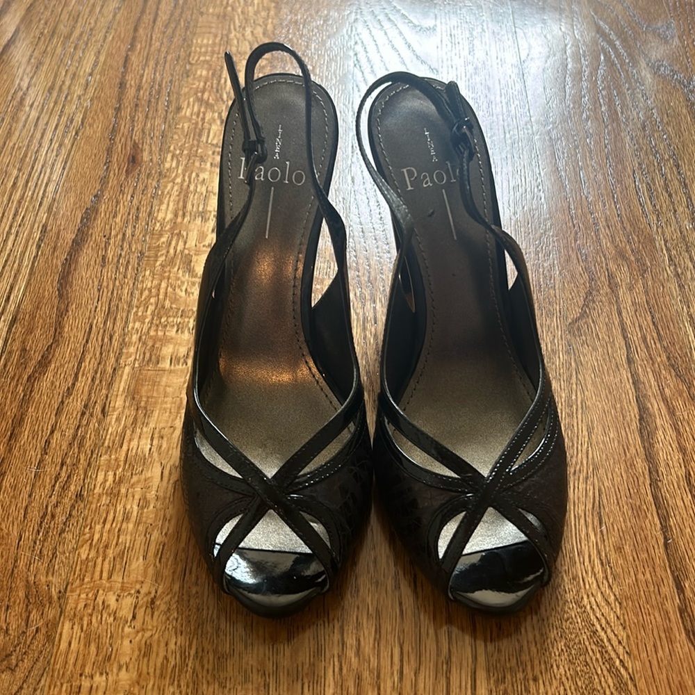 Black, cool spiderweb detail, strapped heel